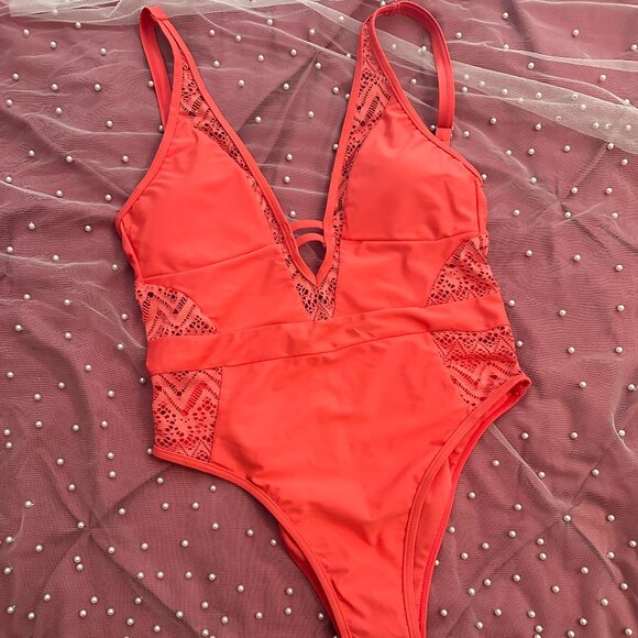 NWOT Coral Lace Cutout One Piece Swimsuit Women's Size Medium - Picture 1 of 12